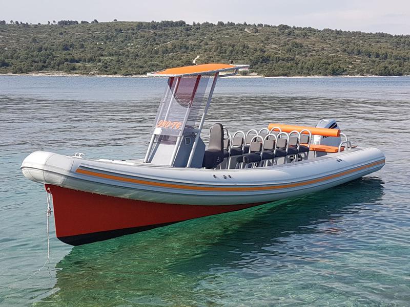 Book yachts online - motorboat - Colnago 27 - Colnago 27 - rent