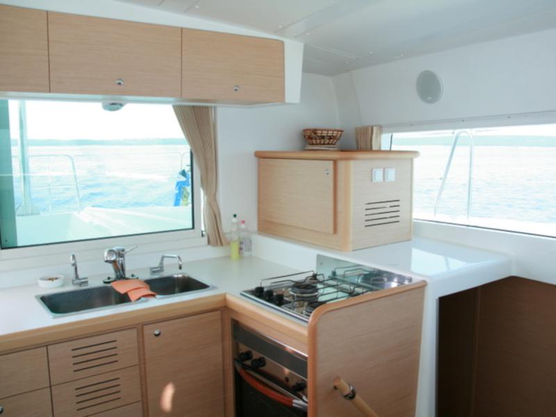 Book yachts online - catamaran - Lagoon 420 - JaJa 4 - rent