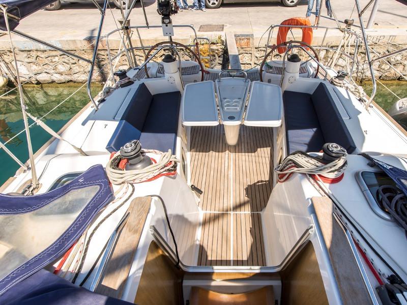 Book yachts online - sailboat - Sun Odyssey 42i - Thalia - rent