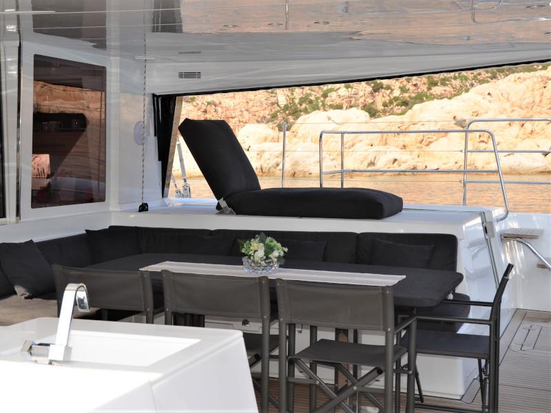 Book yachts online - catamaran - Lagoon 560 - Taipan - rent