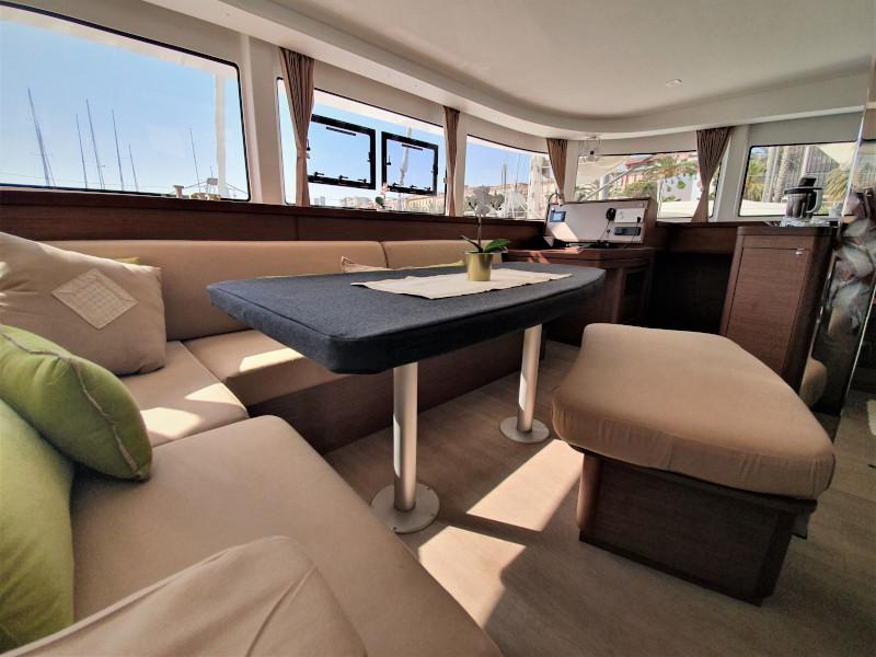 Book yachts online - catamaran - Lagoon 42 - Balute - rent