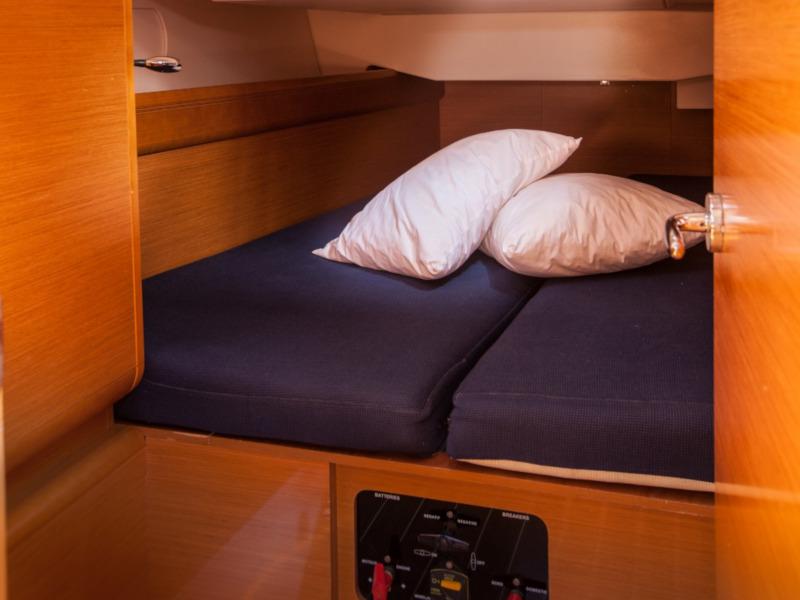 Book yachts online - sailboat - Sun Odyssey 439 - Gipsy Queen - rent