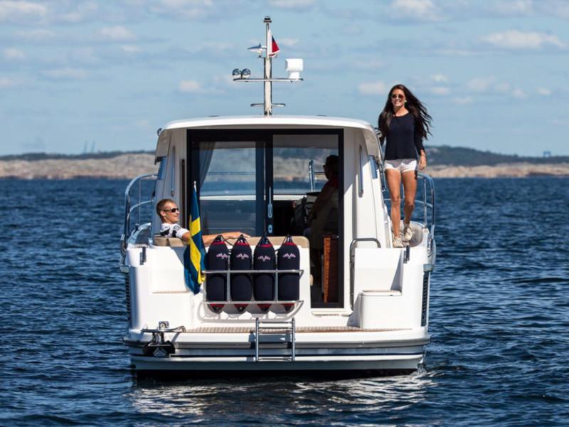 Book yachts online - motorboat - Nimbus 305 Coupe - no name - rent