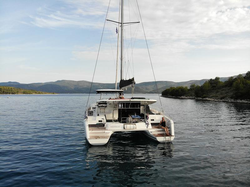 Book yachts online - catamaran - Lagoon 42 - MEERKAT - rent