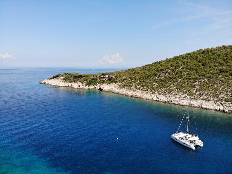 Book yachts online - catamaran - Lagoon 42 - MEERKAT - rent