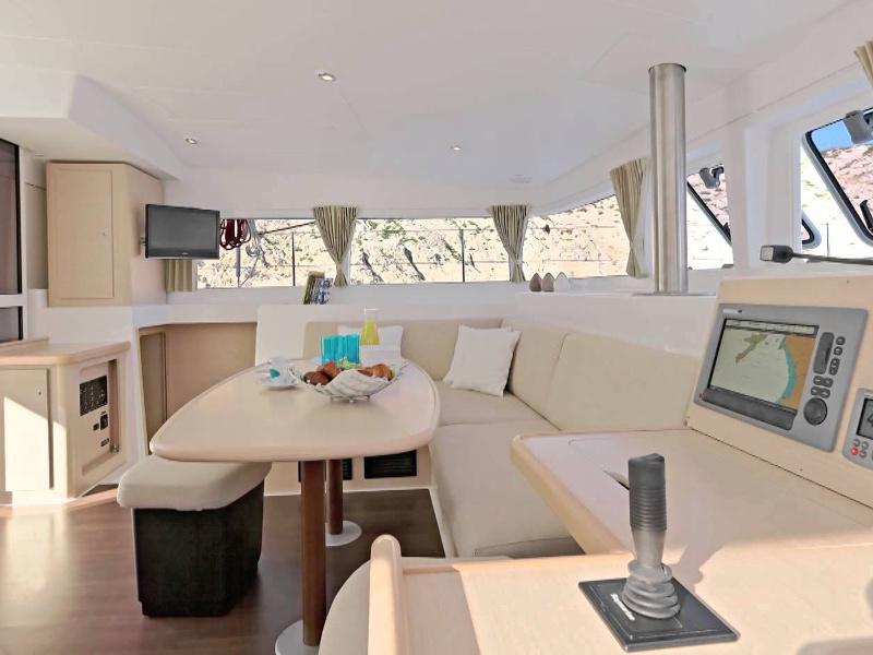 Book yachts online - catamaran - Lagoon 400 - MareQuierido - rent