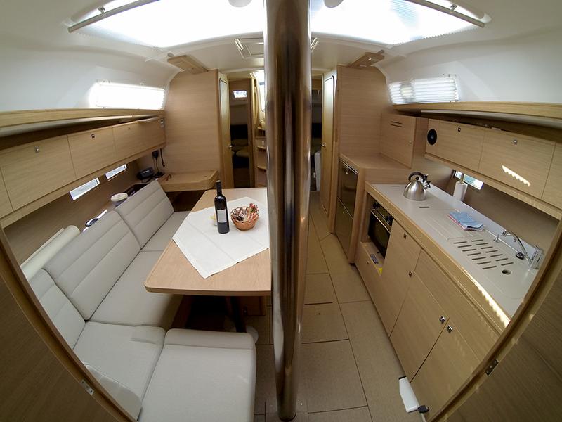 Book yachts online - sailboat - Dufour 382 GL - Gapigno II - BT - rent