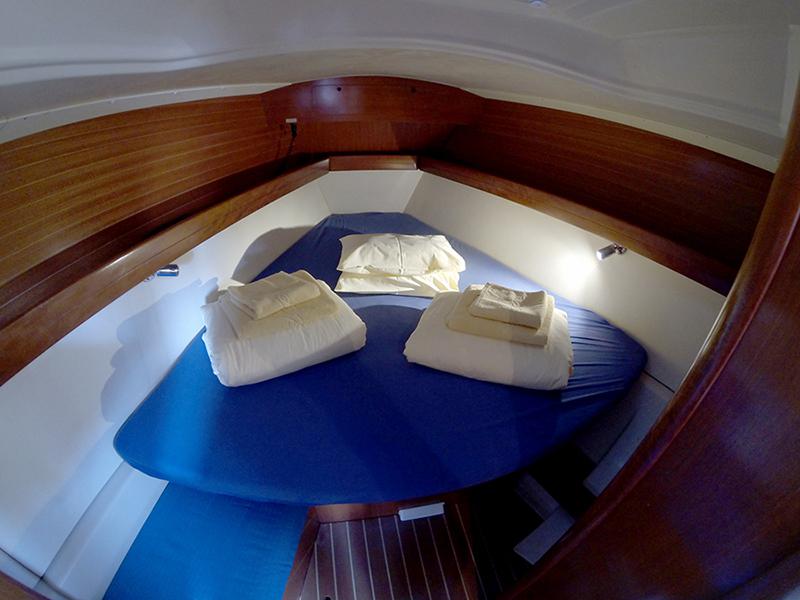 Book yachts online - sailboat - Dufour 385 GL - Frodo - rent