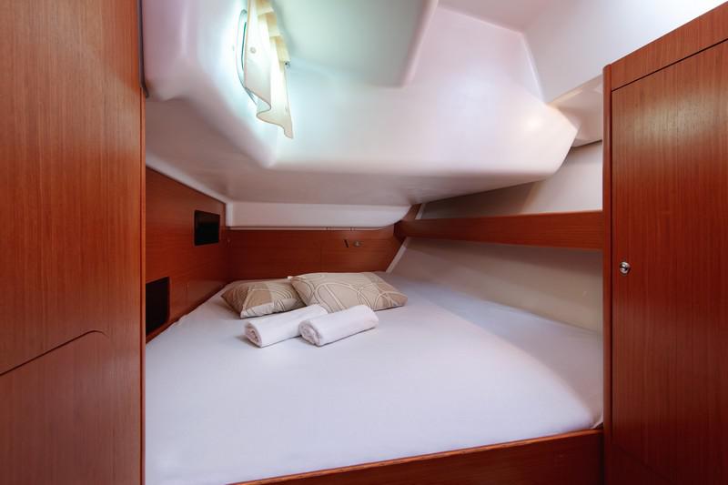 Book yachts online - sailboat - Beneteau Cyclades 43.3 - ARKINA - rent
