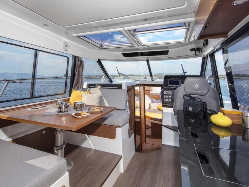 Book yachts online - motorboat - Jeanneau Merry Fisher 1095 - Blue Star - rent