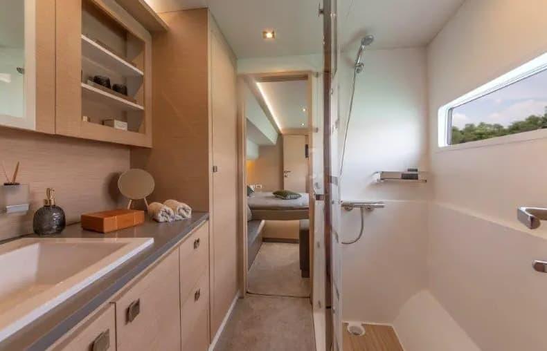 Book yachts online - motorboat - Fountaine Pajot M/Y 40 - BELUGA - rent