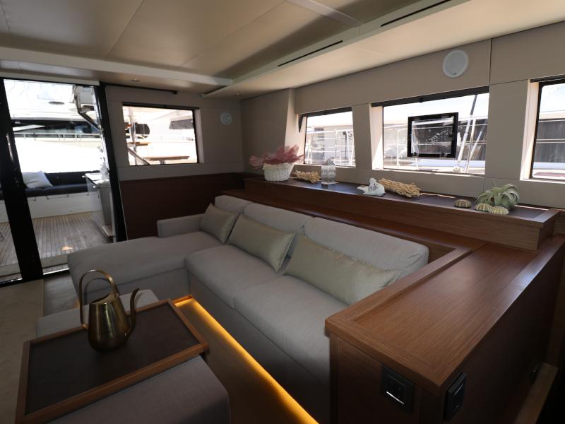 Book yachts online - powercatamaran - Lagoon 630 - Dragò - rent