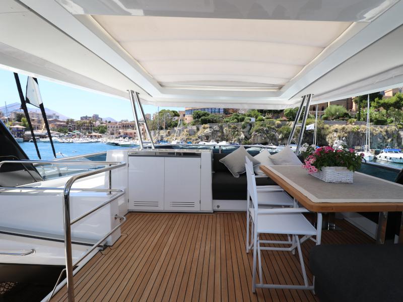 Book yachts online - powercatamaran - Lagoon 630 - Dragò - rent