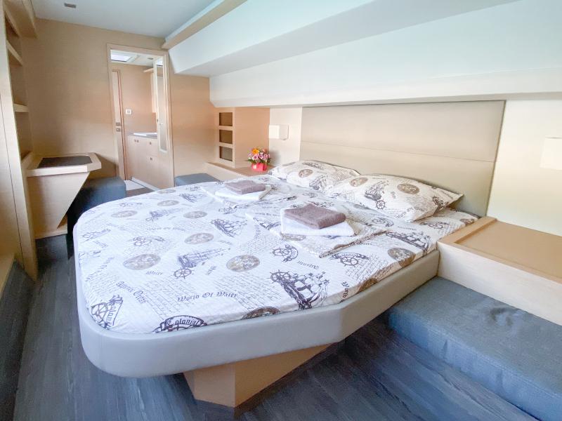 Book yachts online - powercatamaran - MY40 - Pelican - rent
