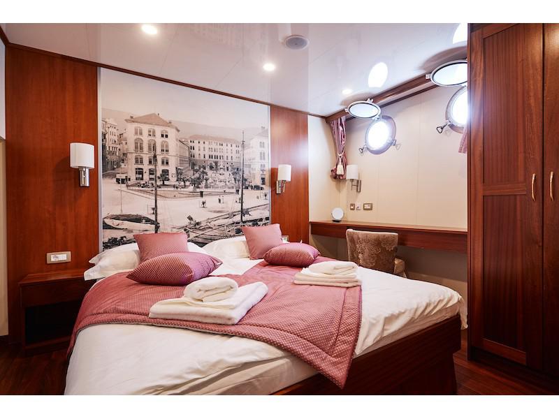 Book yachts online - motorboat - Motoryacht Queen Jelena - Queen Jelena - rent