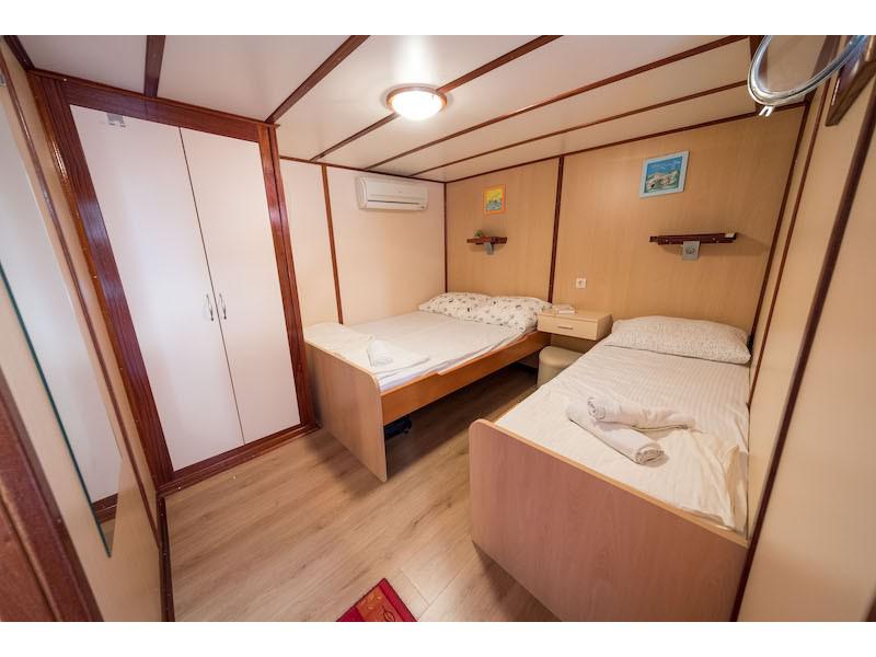 Book yachts online - motorboat - Motoryacht  Columbo - Columbo - rent