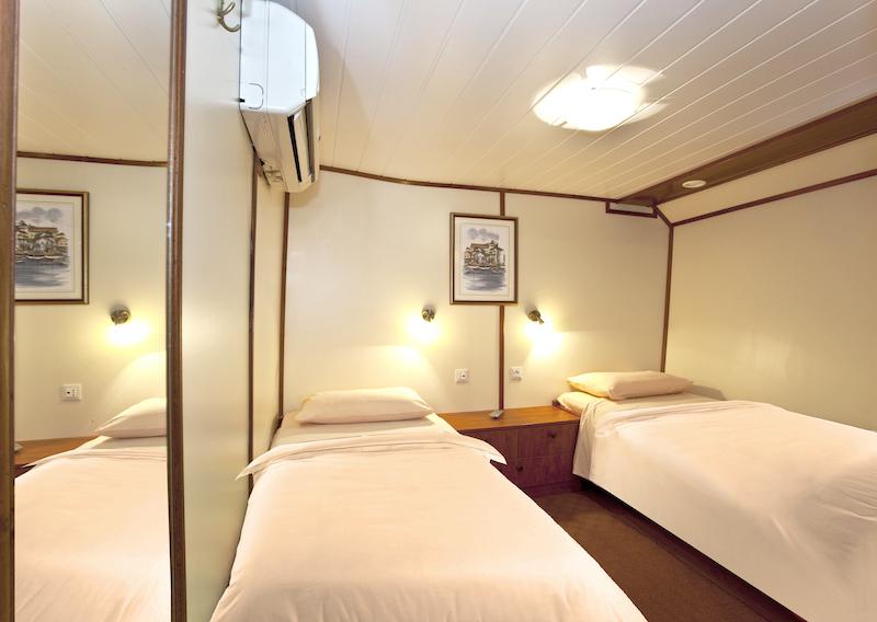 Book yachts online - motorboat - Motoryacht Emanuel - Emanuel - rent