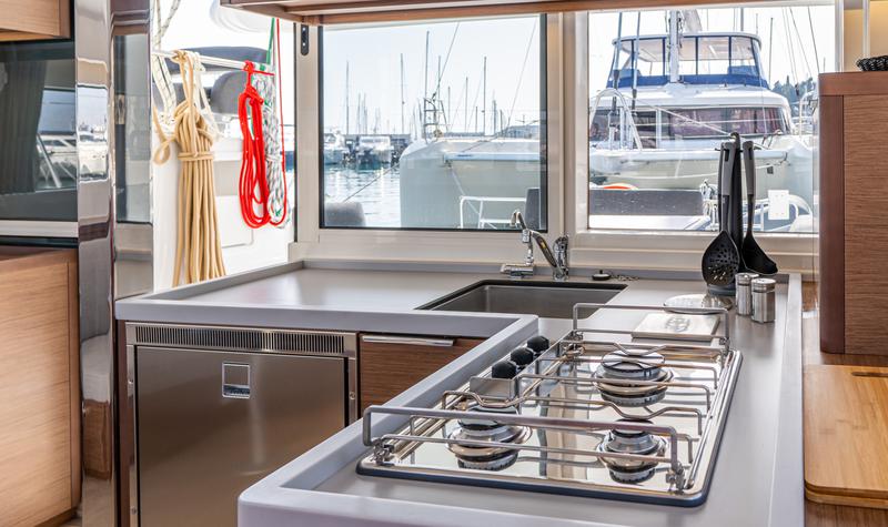 Book yachts online - catamaran - Lagoon 40 (2021) - BYE BYE - rent