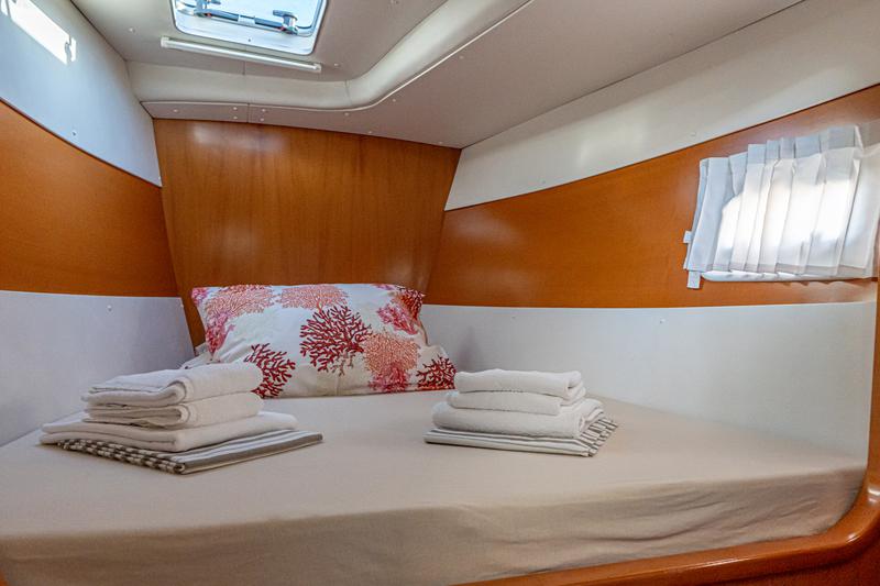 Book yachts online - powercatamaran - Lagoon power 44 (2006) - 2020 total refit - DUPLA - rent