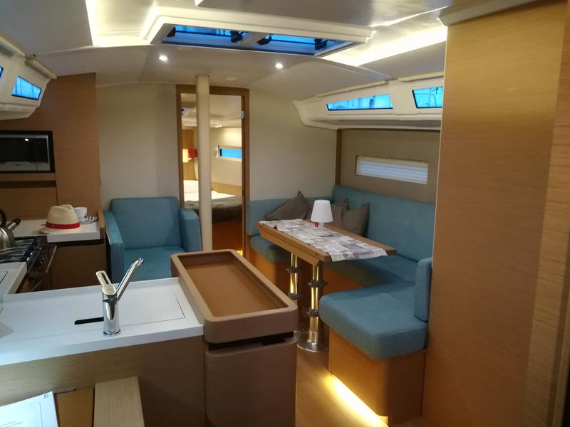 Book yachts online - sailboat - Sun Odyssey 410 - Monama II - rent