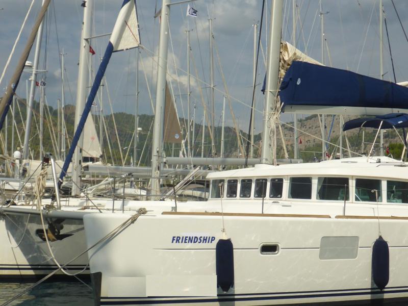 Book yachts online - catamaran - Lagoon 500 Flybridge - Friendship  - rent