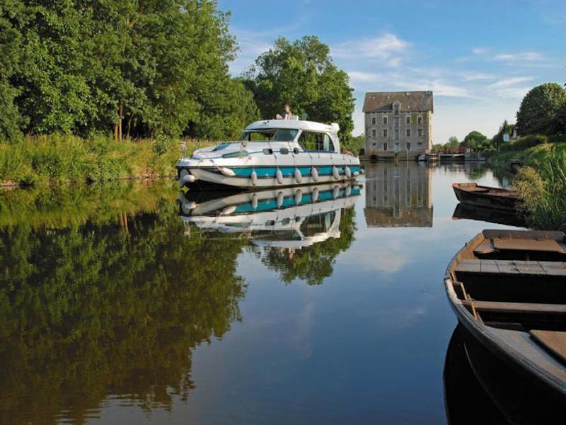 Book yachts online - motorboat - Sedan 1170 - TREBES FR - rent