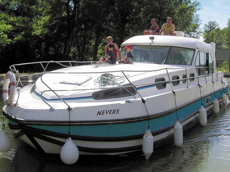 Book yachts online - motorboat - Sedan 1310 - ALTO FR - rent