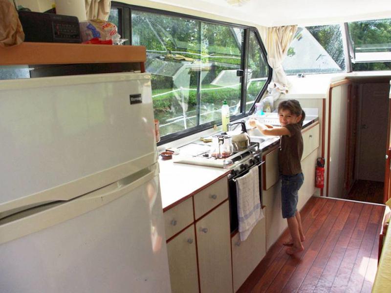 Book yachts online - motorboat - Sedan 1170 - CRESCENDO FR - rent