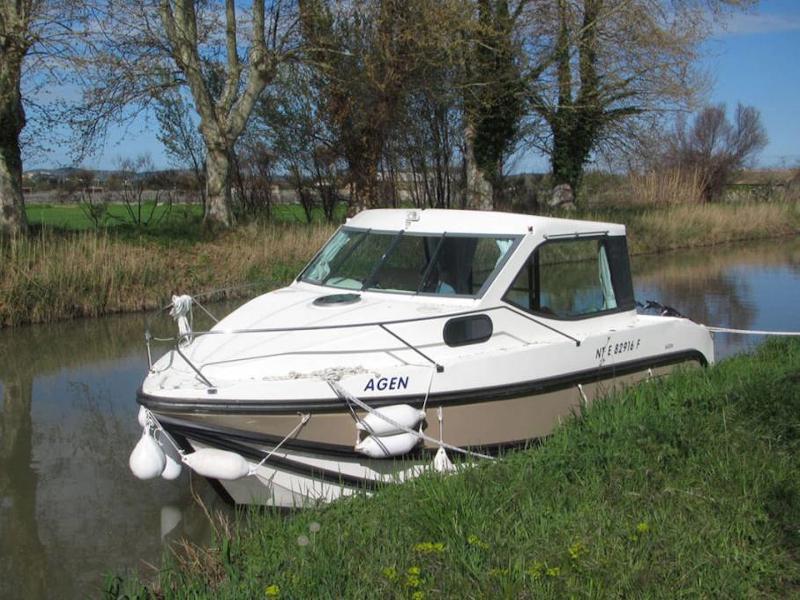 Book yachts online - motorboat - Sedan Primo - NEPTUNE FR - rent