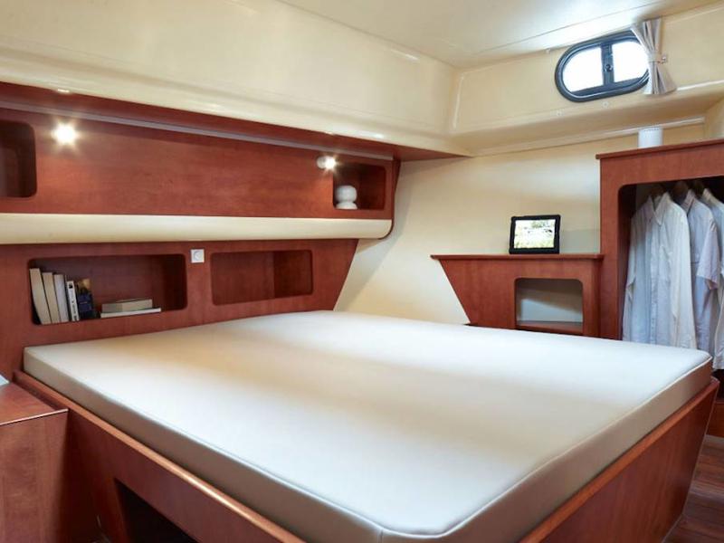 Book yachts online - motorboat - Estivale Sixto - ARZENS FR - rent