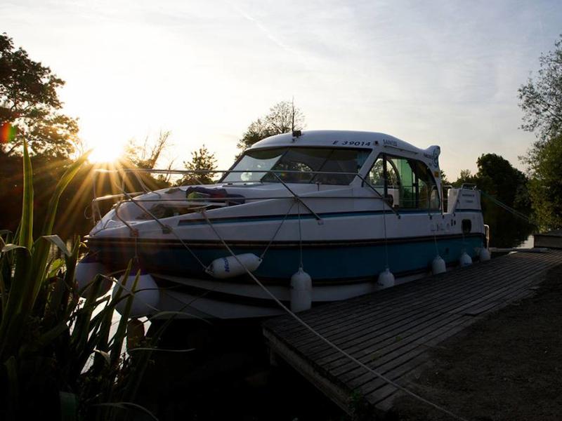 Book yachts online - motorboat - Confort 900 DP - ALLEGRO 1 FR - rent