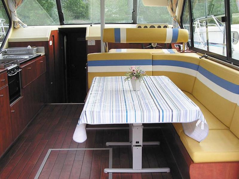 Book yachts online - motorboat - Sedan 1310 - AMIEIRA PO - rent