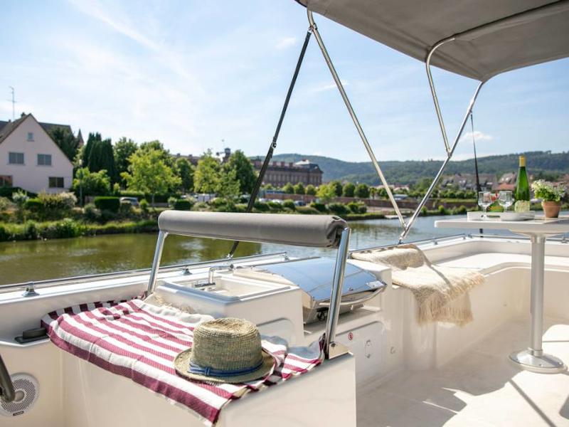 Book yachts online - motorboat - Octo Fly C - LUPSTEIN FR - rent