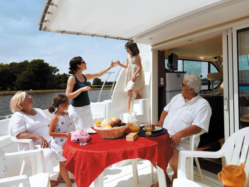 Book yachts online - motorboat - Estivale Octo - JÉGMADÁR HU  - rent