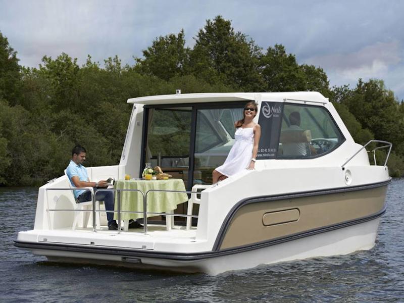 Book yachts online - motorboat - Sedan Primo - CHAUMONT FR - rent