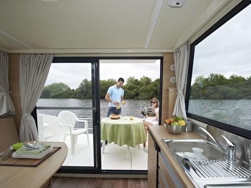 Book yachts online - motorboat - Sedan Primo - CH DE BERRY FR - rent