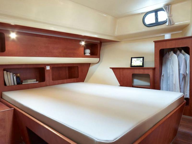 Book yachts online - motorboat - Estivale Quattro S - LAURAGAIS FR - rent