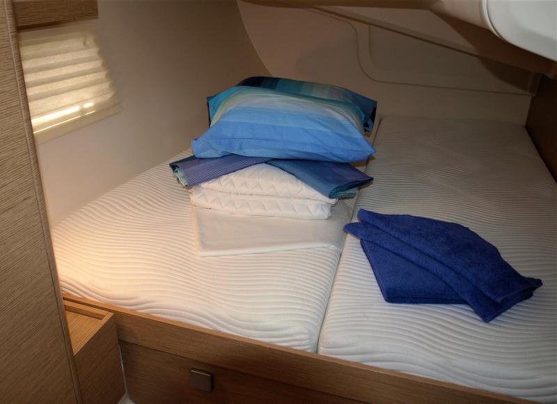 Book yachts online - sailboat - Hanse 418 - Diamante - rent