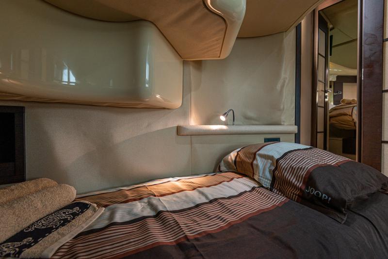 Book yachts online - motorboat - Azimut 43 - Bruna 2 - rent
