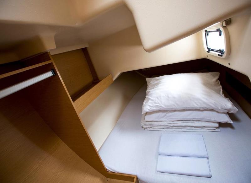 Book yachts online - sailboat - Elan 350 - SIERRA - rent