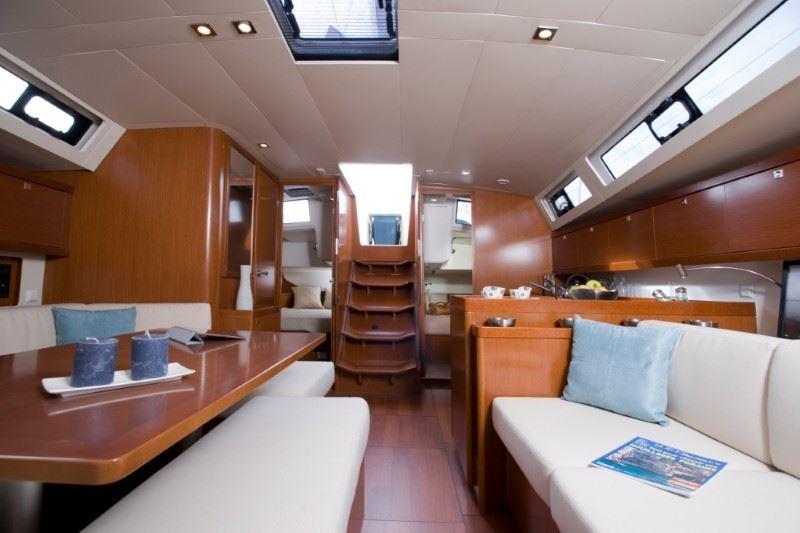 Book yachts online - sailboat - Beneteau Oceanis 45 - Fortune - rent