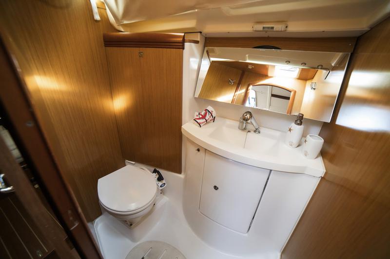 Book yachts online - sailboat - Sun Odyssey 42 i_2008 - SY_2052 - rent