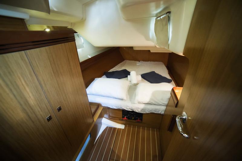Book yachts online - sailboat - Sun Odyssey 42 i_2008 - SY_2052 - rent