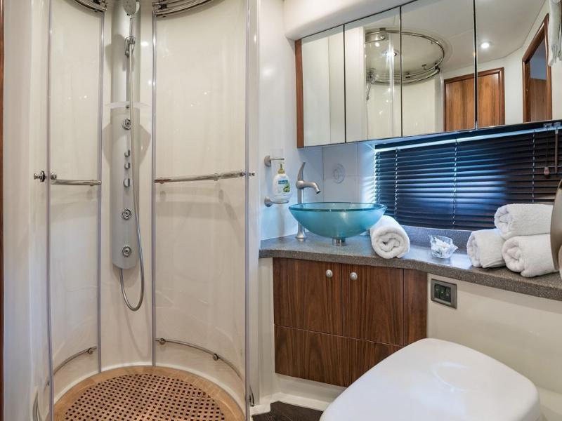 Book yachts online - motorboat - Sunseeker Predator 62 - Ena 1 - rent