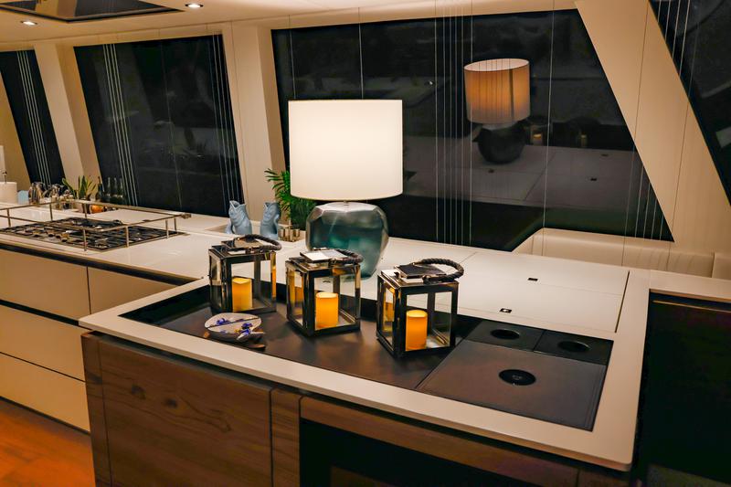 Book yachts online - catamaran - Sunreef 80 - Fantastic Too - rent