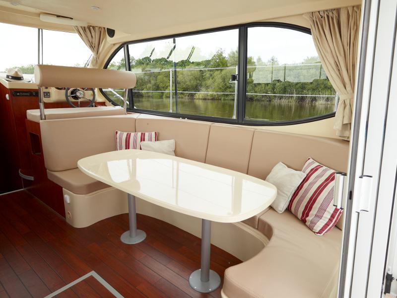 Book yachts online - motorboat - Estivale Octo - RAINBOW  - rent