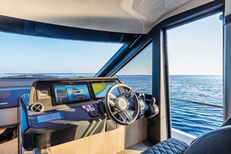 Book yachts online - motorboat - Absolute 47 Fly - Riaz-Tahia - rent