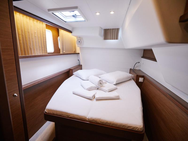 Book yachts online - catamaran - Lagoon 450  F - Dragonfly - rent