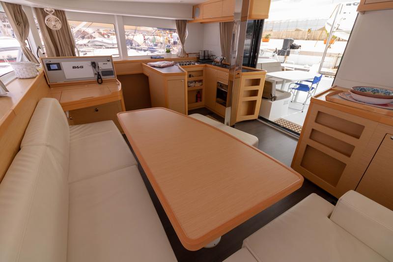 Book yachts online - catamaran - Lagoon 42 - Magan - rent