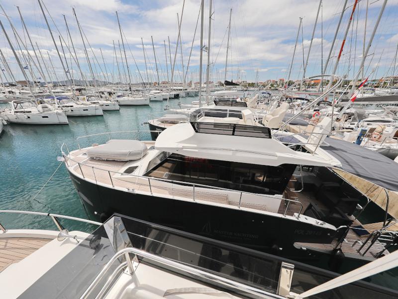 Book yachts online - motorboat - Futura 40 Grand Horizon - X COLUMBUS - rent